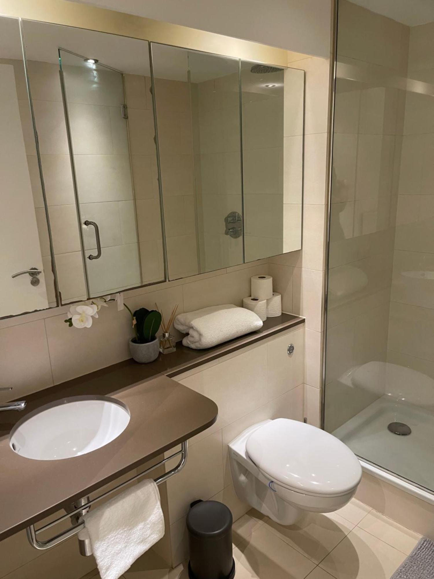 Modern Luxury 2 Bedroom In Excel Apartament Londra